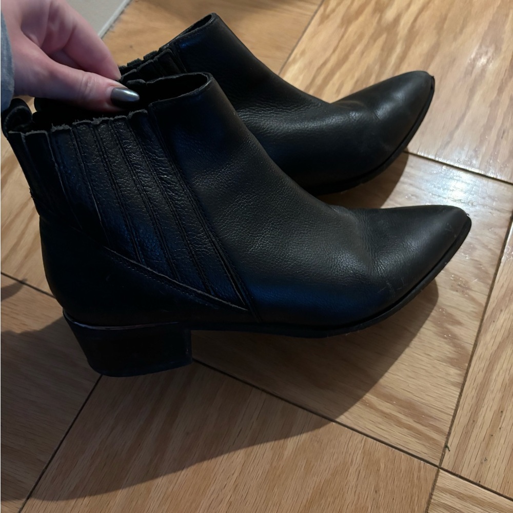Pre-loved Marc Fisher booties